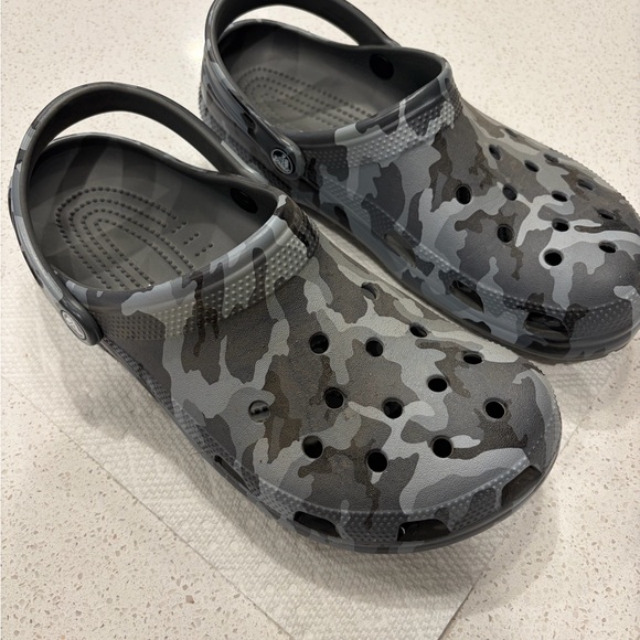 Crocs Camouflage Clogs - Picture 2 of 5